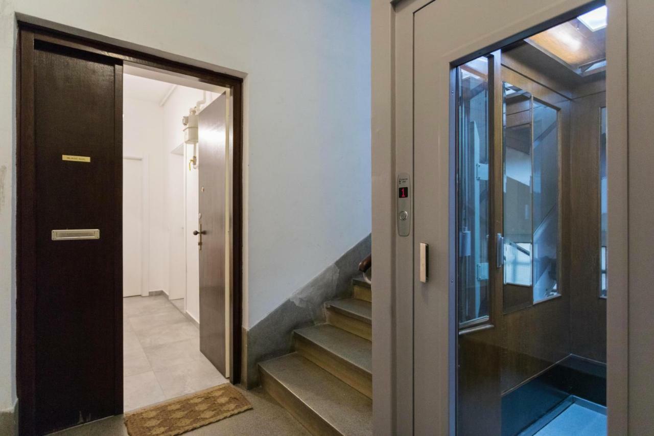 Studio Apartments Near Park Zrinjevac Zagreb Luaran gambar